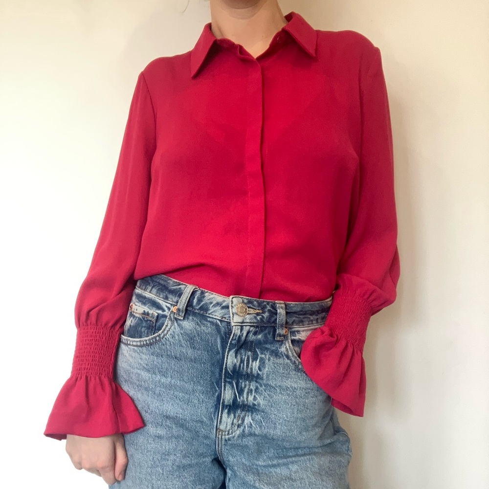Eliane Rose fushia Button Down Shirt with flared cuffs in size Small